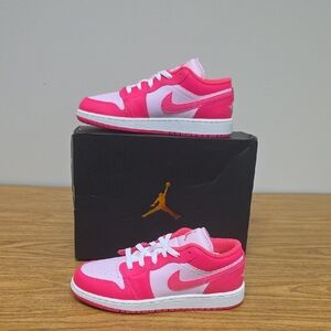 Air Jordan 1 Low GS Pink Foam/Hyper Pink Size Women's 7.5 553560-661 New
